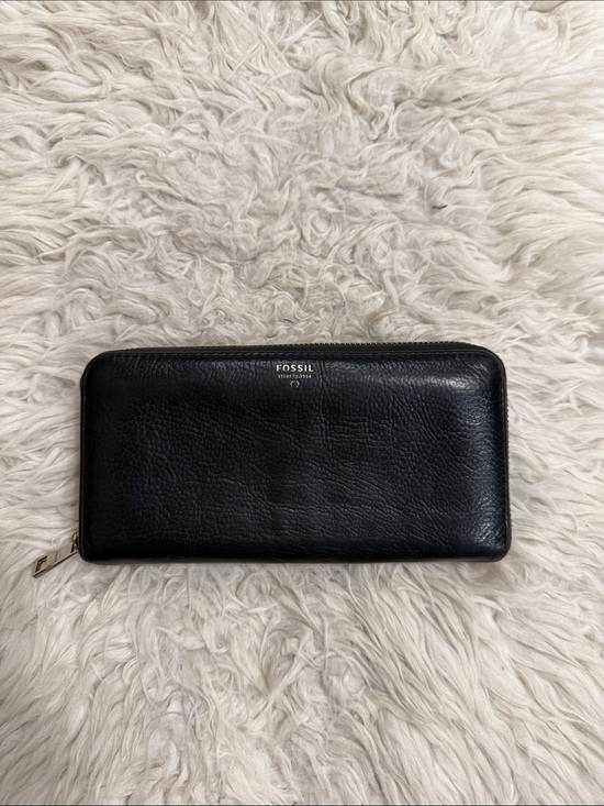 Fossil Handbags - Fossil Black Pebbled Leather Sydney Zip Around
Wallet